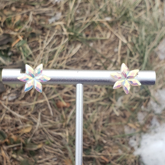 71. Flower stud earrings - Picture 4 of 7